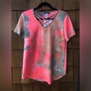 Boutique HEIMISH USA tie-dye V-neck Top Size Small (Measurement in description)